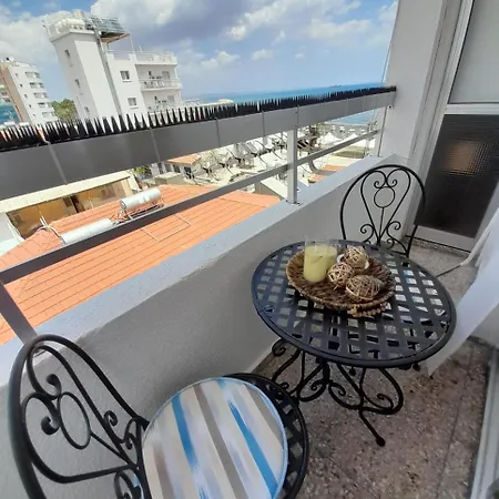 Lazuli Beachfront Sea View Ap 37 לרנקה