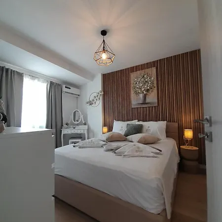 Lazuli Beachfront Sea View Ap 37 * Larnaca