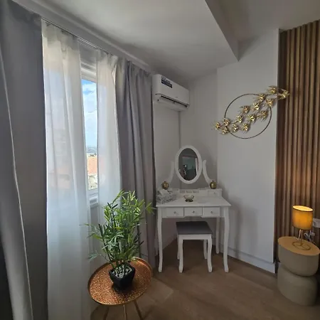 Lazuli Beachfront Sea View Ap 37